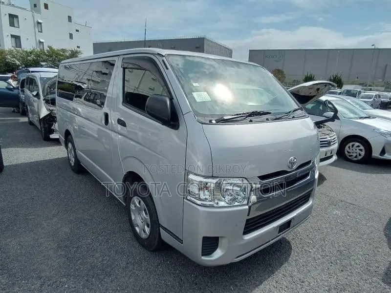 Toyota Hiace GL LED DUAL AC 2020