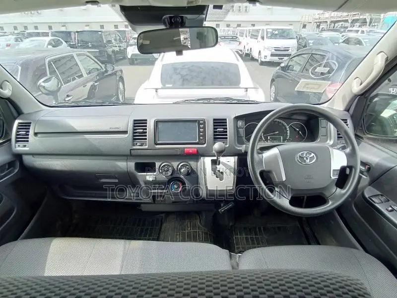 Toyota Hiace GL LED DUAL AC 2020