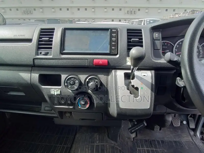 Toyota Hiace GL LED DUAL AC 2020