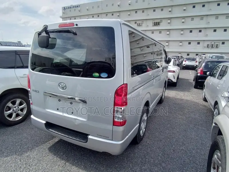 Toyota Hiace GL LED DUAL AC 2020