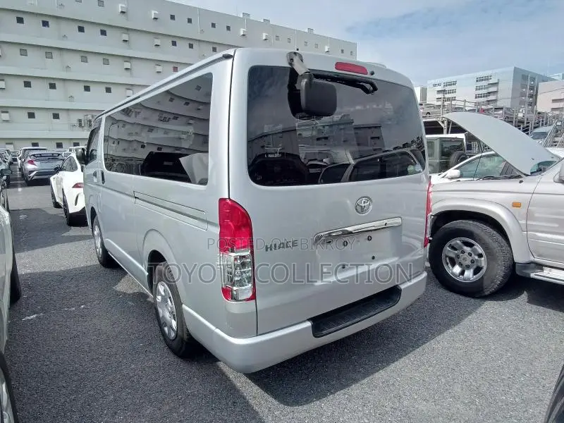 Toyota Hiace GL LED DUAL AC 2020