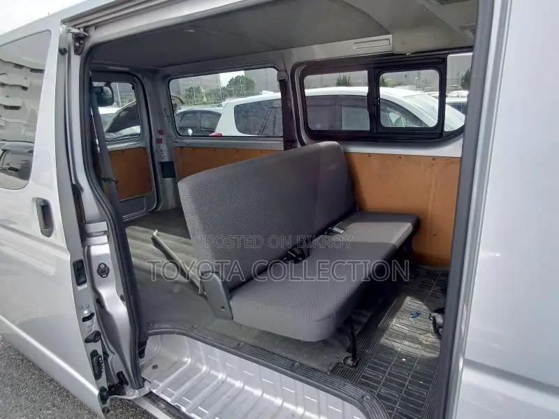 Toyota Hiace GL LED DUAL AC 2020