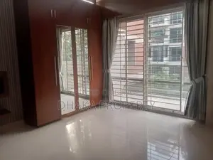 গুলশানে সেমি-ফার্নিশড ৩ বেডরুমের সুন্দর অ্যাপার্টমেন্ট ভাড়া
