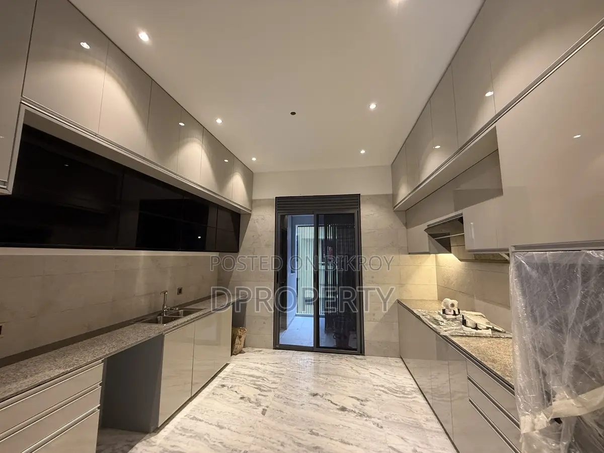 5200 Sft Luxurious Semi-Furnished South-East Facing Flat for Rent (4th Floor)