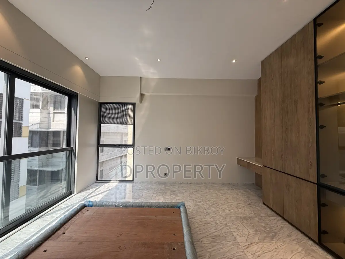 5200 Sft Luxurious Semi-Furnished South-East Facing Flat for Rent (4th Floor)