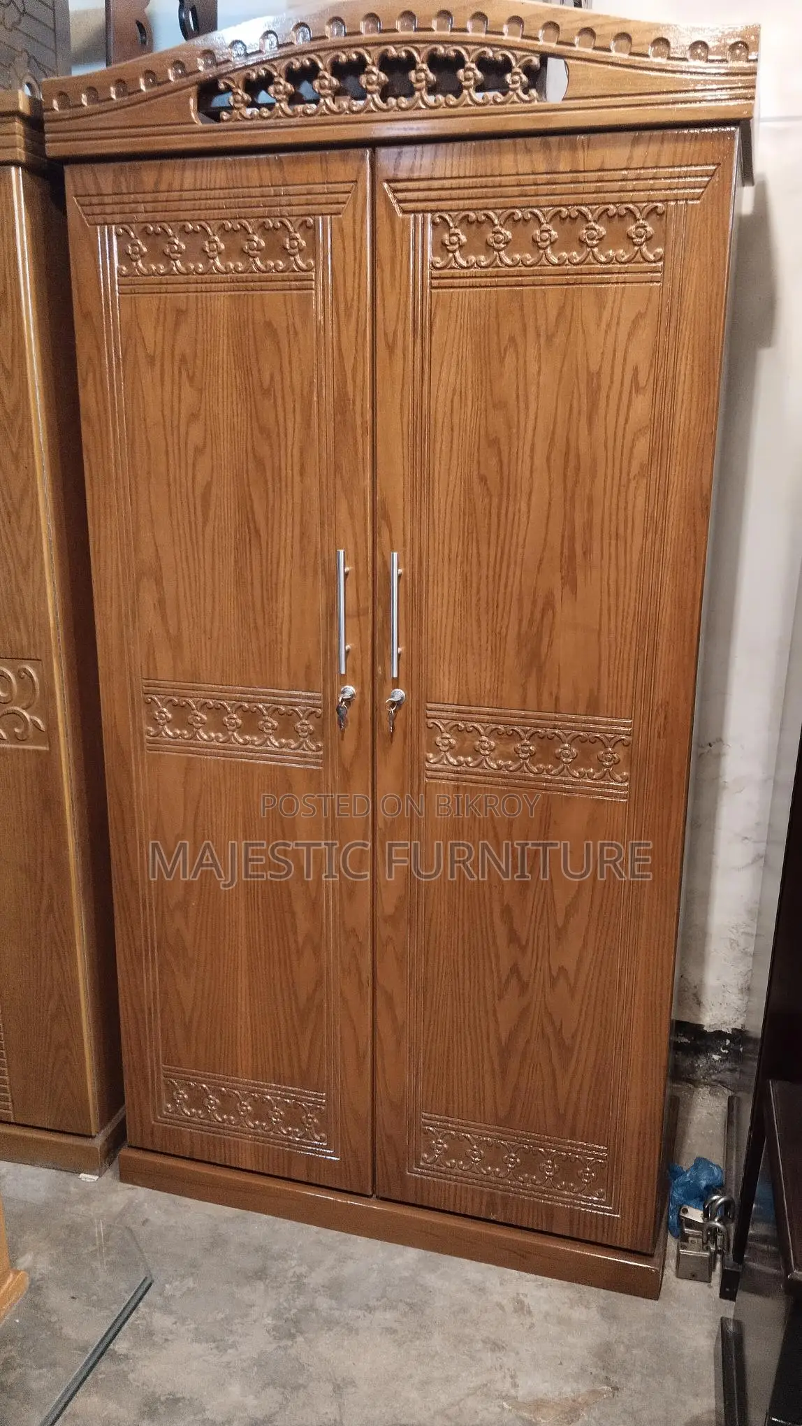 NEW ALMIRA CANADIAN OAK VENEER. M # 7366