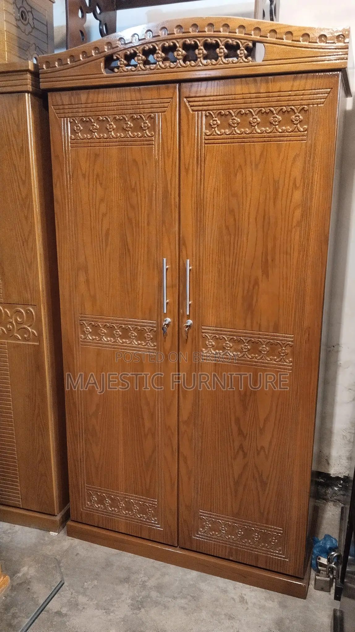 NEW ALMIRA CANADIAN OAK VENEER. M # 7366