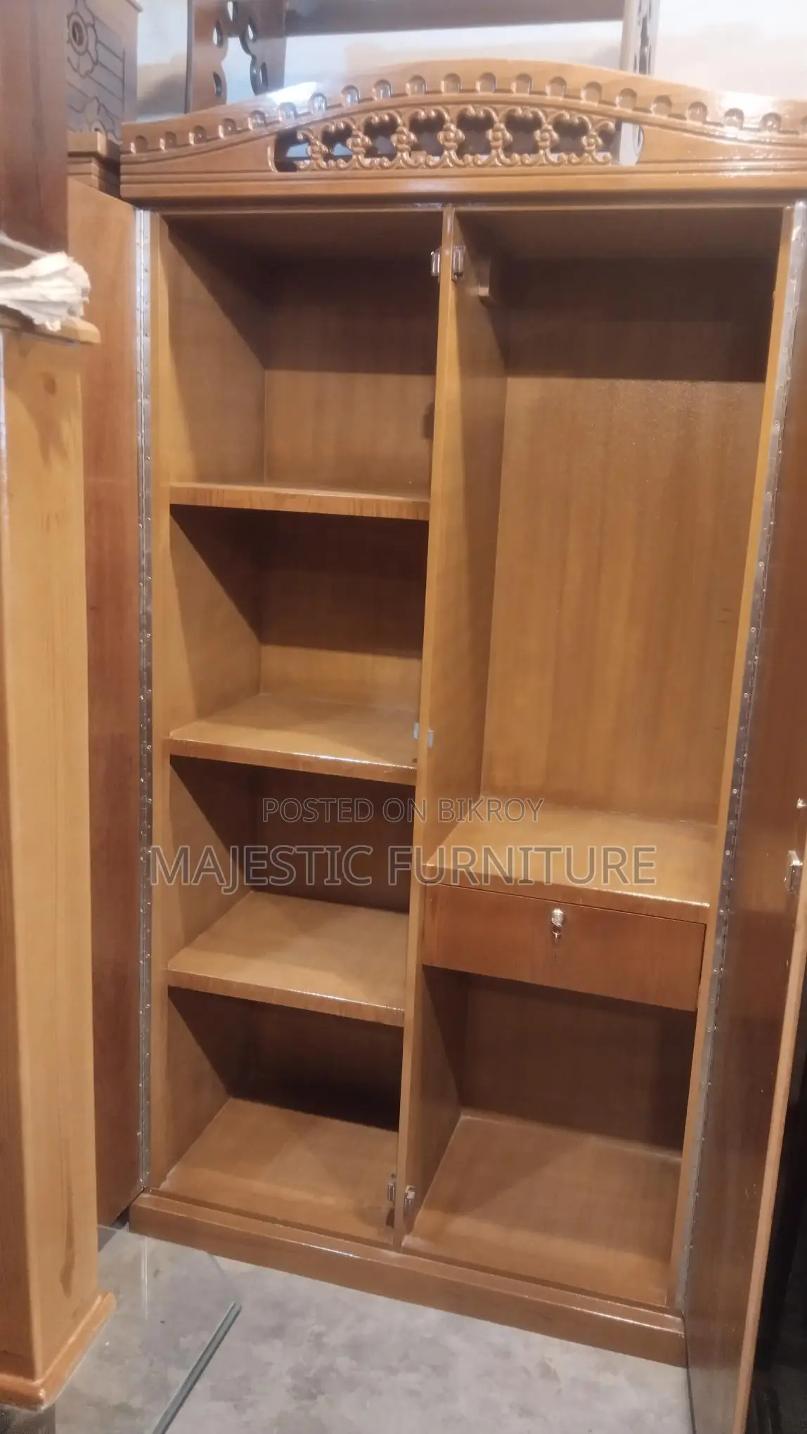 NEW ALMIRA CANADIAN OAK VENEER. M # 7366