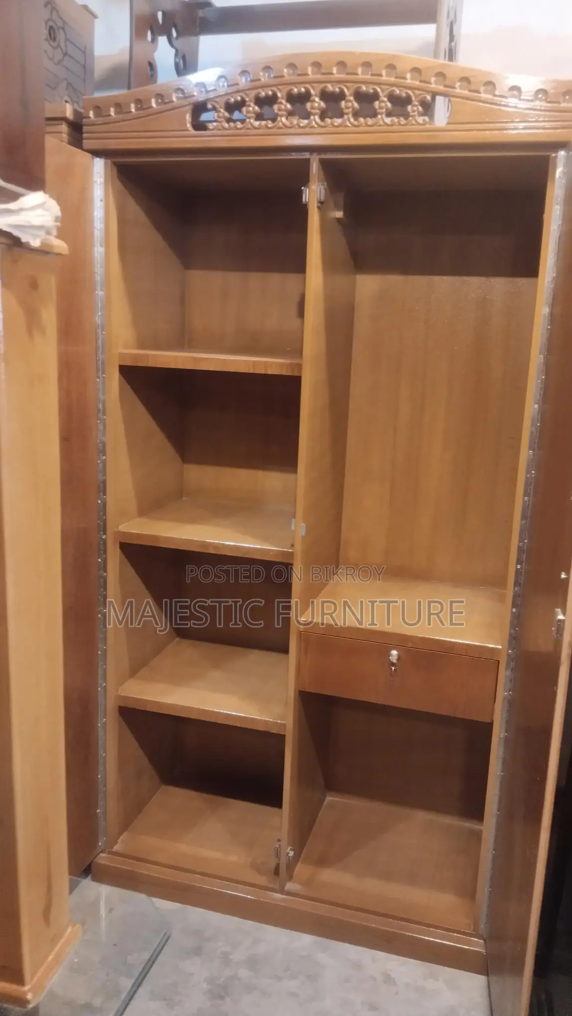 NEW ALMIRA CANADIAN OAK VENEER. M # 7366