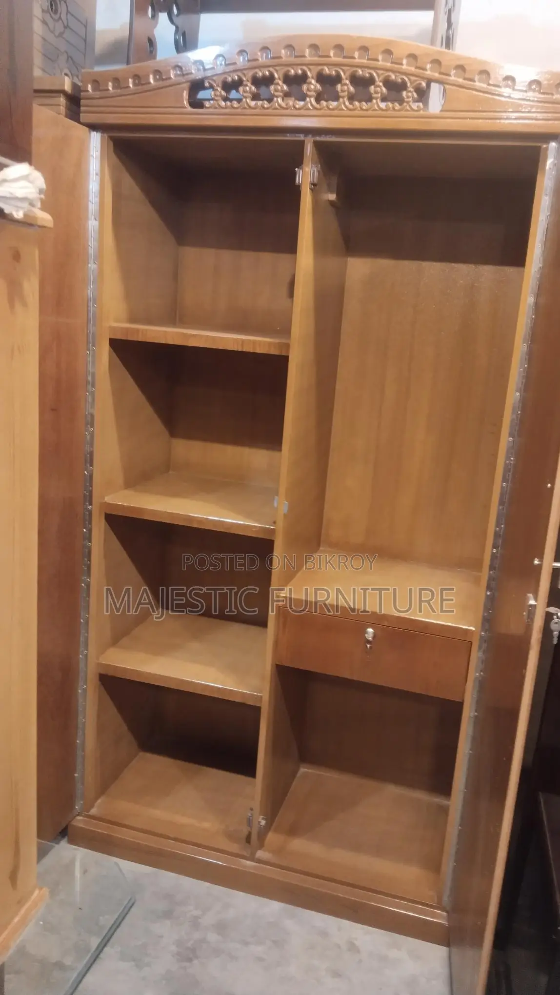 NEW ALMIRA CANADIAN OAK VENEER. M # 7366
