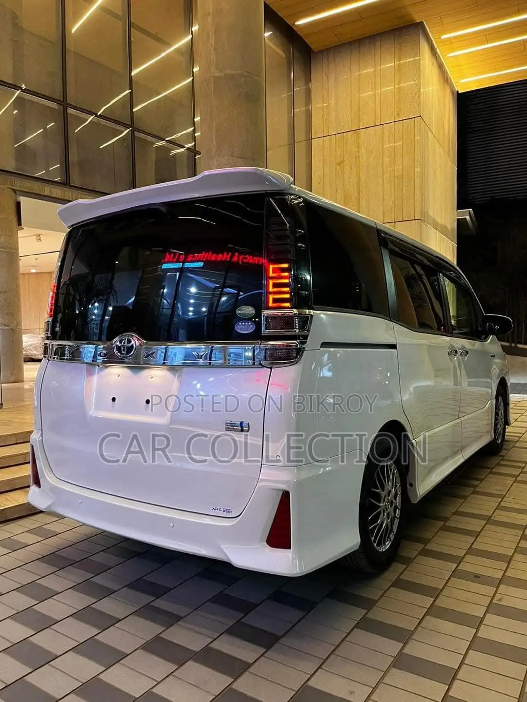 Toyota Voxy Zs Kiramik Pearl Hy 2020