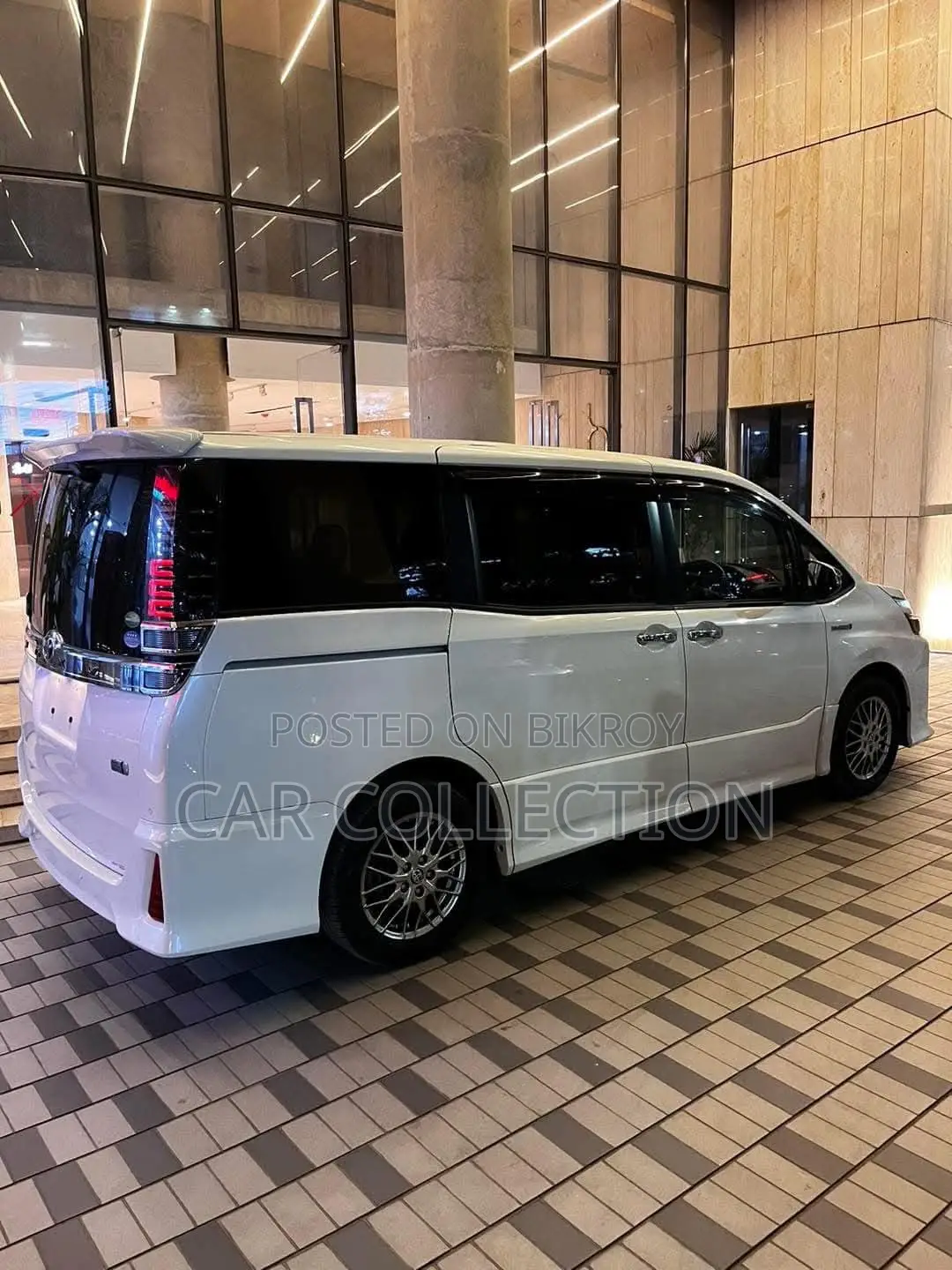 Toyota Voxy Zs Kiramik Pearl Hy 2020