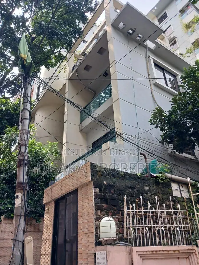 অফিসের জন্য বনানী এলাকায় ৭০০০ বর্গফুটের ইন্ডিপেন্ডেন্ট হাউস ভাড়া হবে