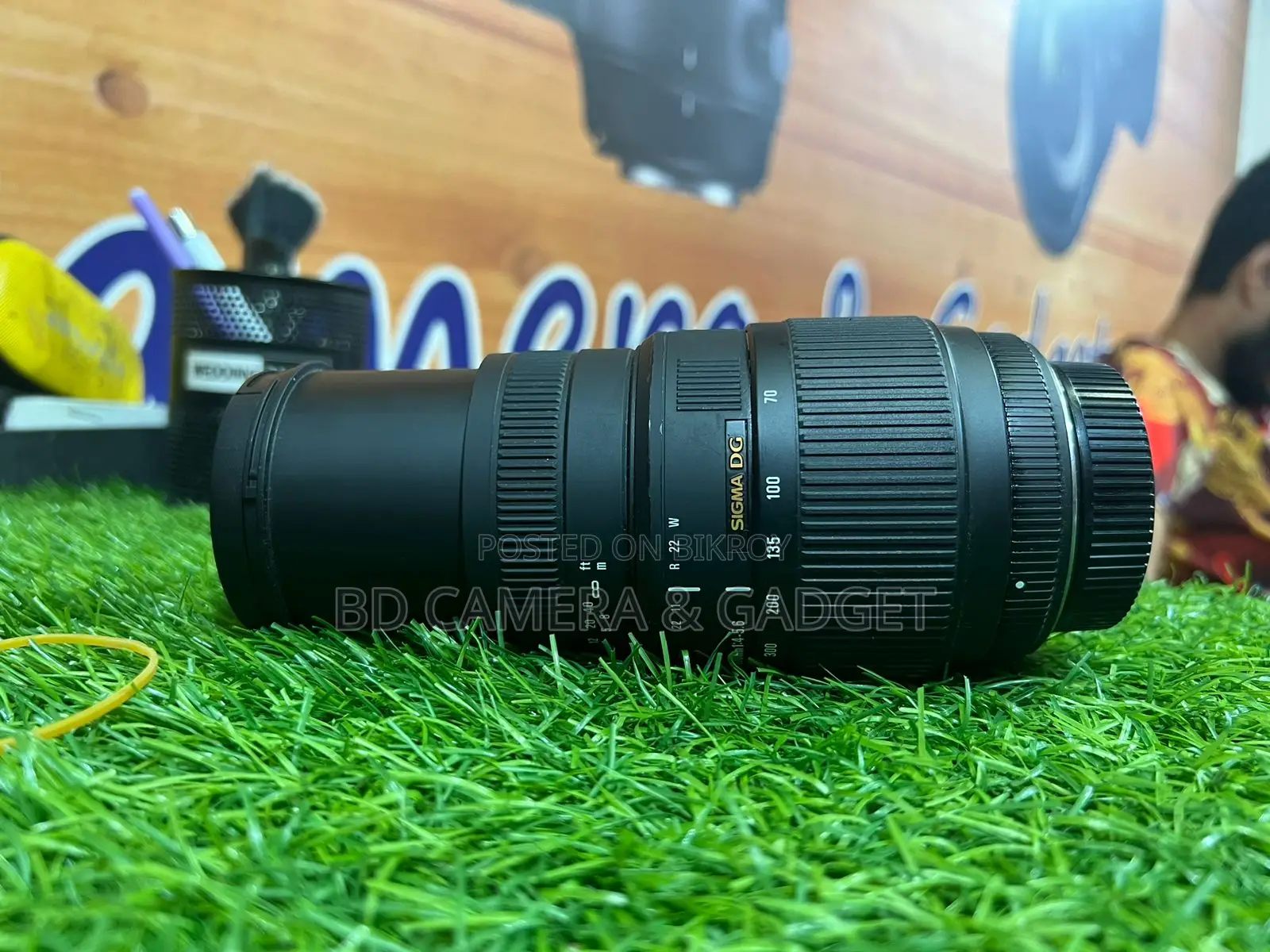 Nikon 70-300 sigma brand zoom lens