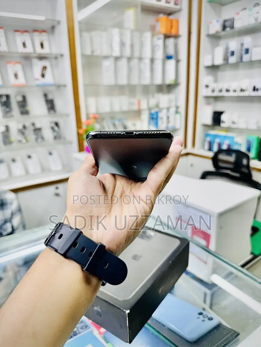অ্যাপল আইফোন ১১ প্রো ফুল বক্স+বক্স চার্জ (ব্যবহৃত)