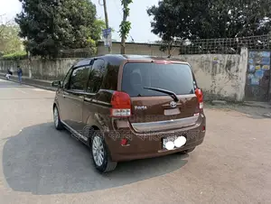 টয়োটা পোর্টে ধূসর ২০১৫