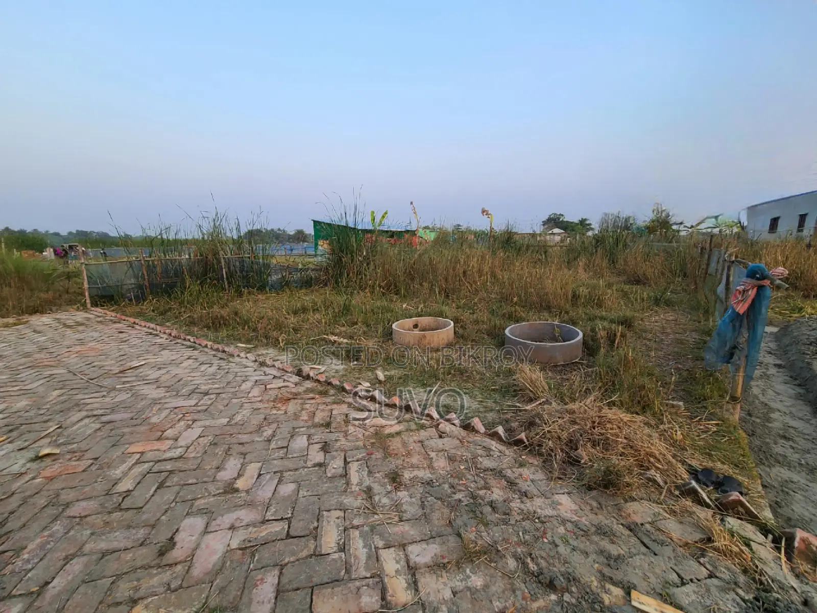 জরুরি ভিত্তিতে নিষ্কণ্টক জমি বিক্রয় হইবে।