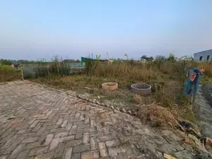জরুরি ভিত্তিতে নিষ্কণ্টক জমি বিক্রয় হইবে।