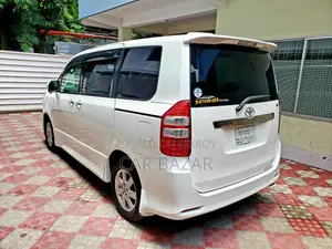 Toyota Noah SI GRADE PUSH 2013