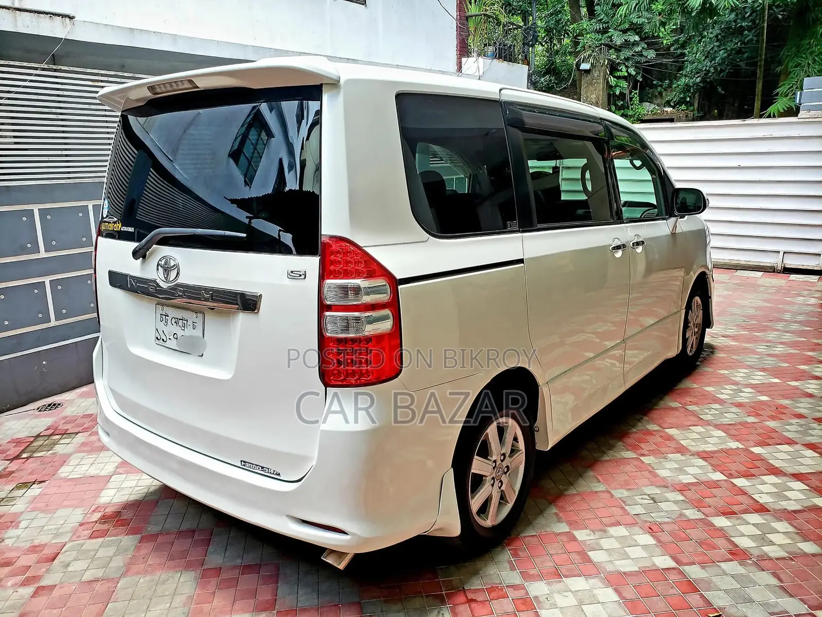 Toyota Noah SI GRADE PUSH 2013