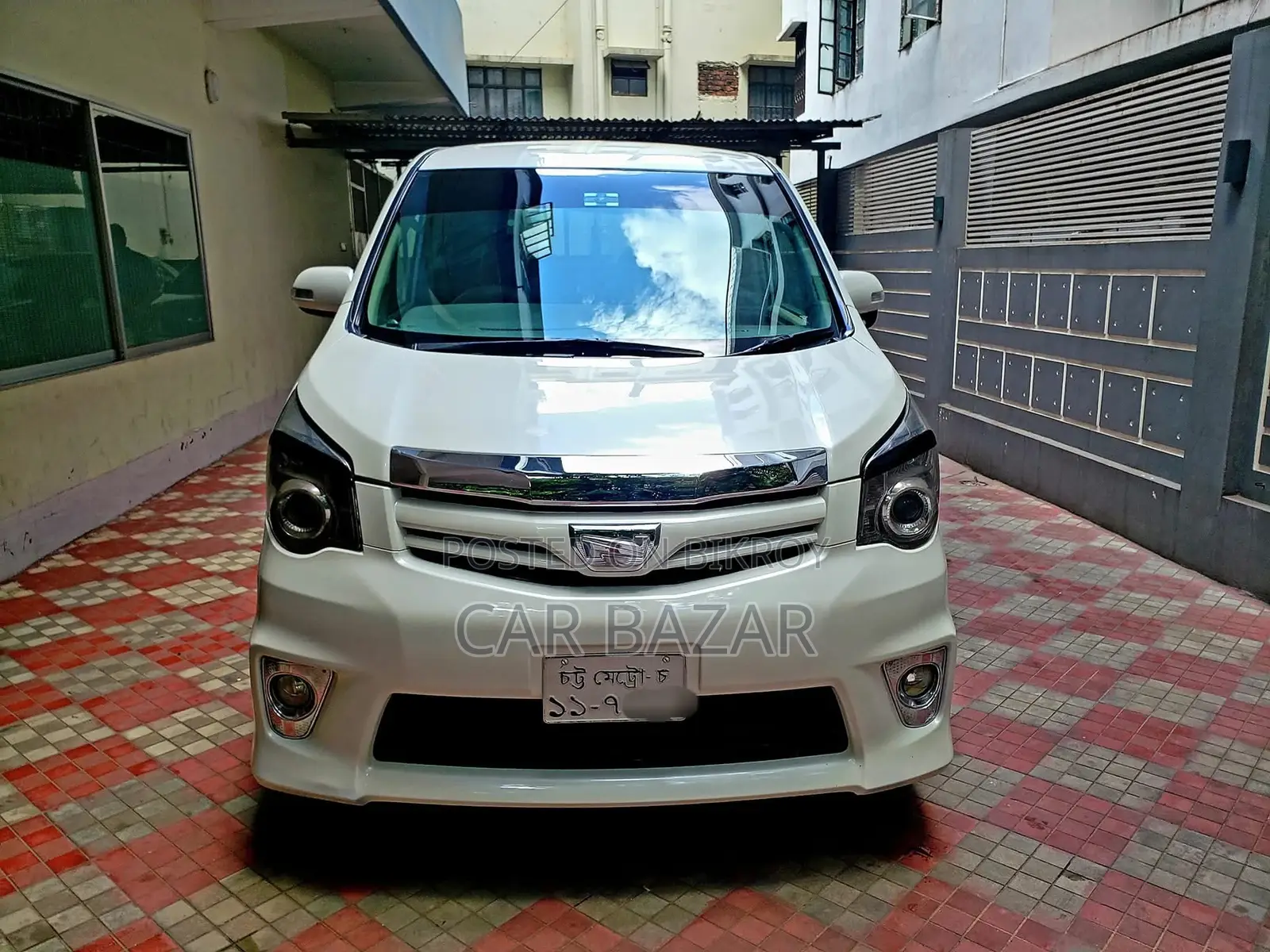 Toyota Noah SI GRADE PUSH 2013