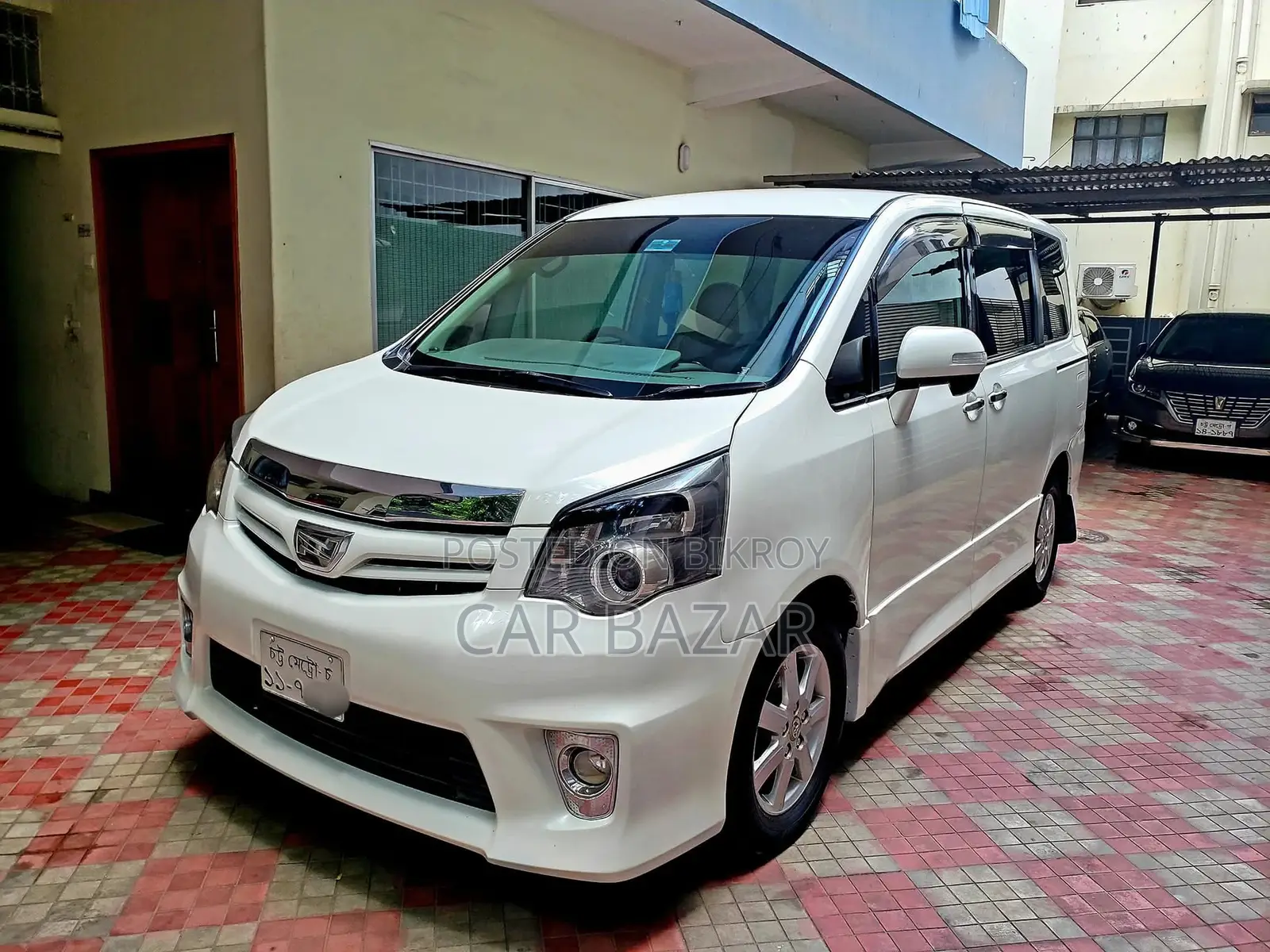 Toyota Noah SI GRADE PUSH 2013