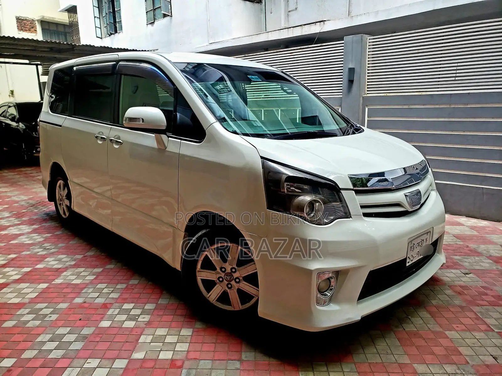 Toyota Noah SI GRADE PUSH 2013