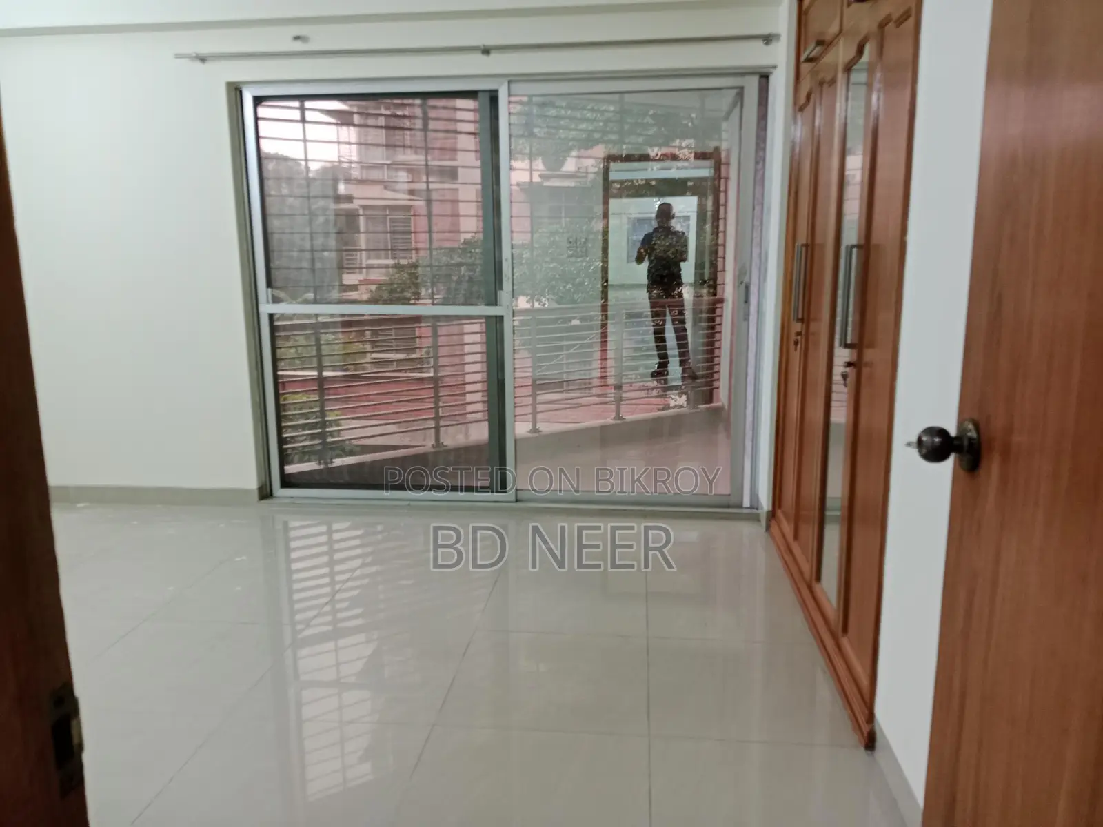 বনানীতে সুন্দর ৪ বেডরুমের আনফার্নিশড অ্যাপার্টমেন্ট ভাড়ার জন্য
