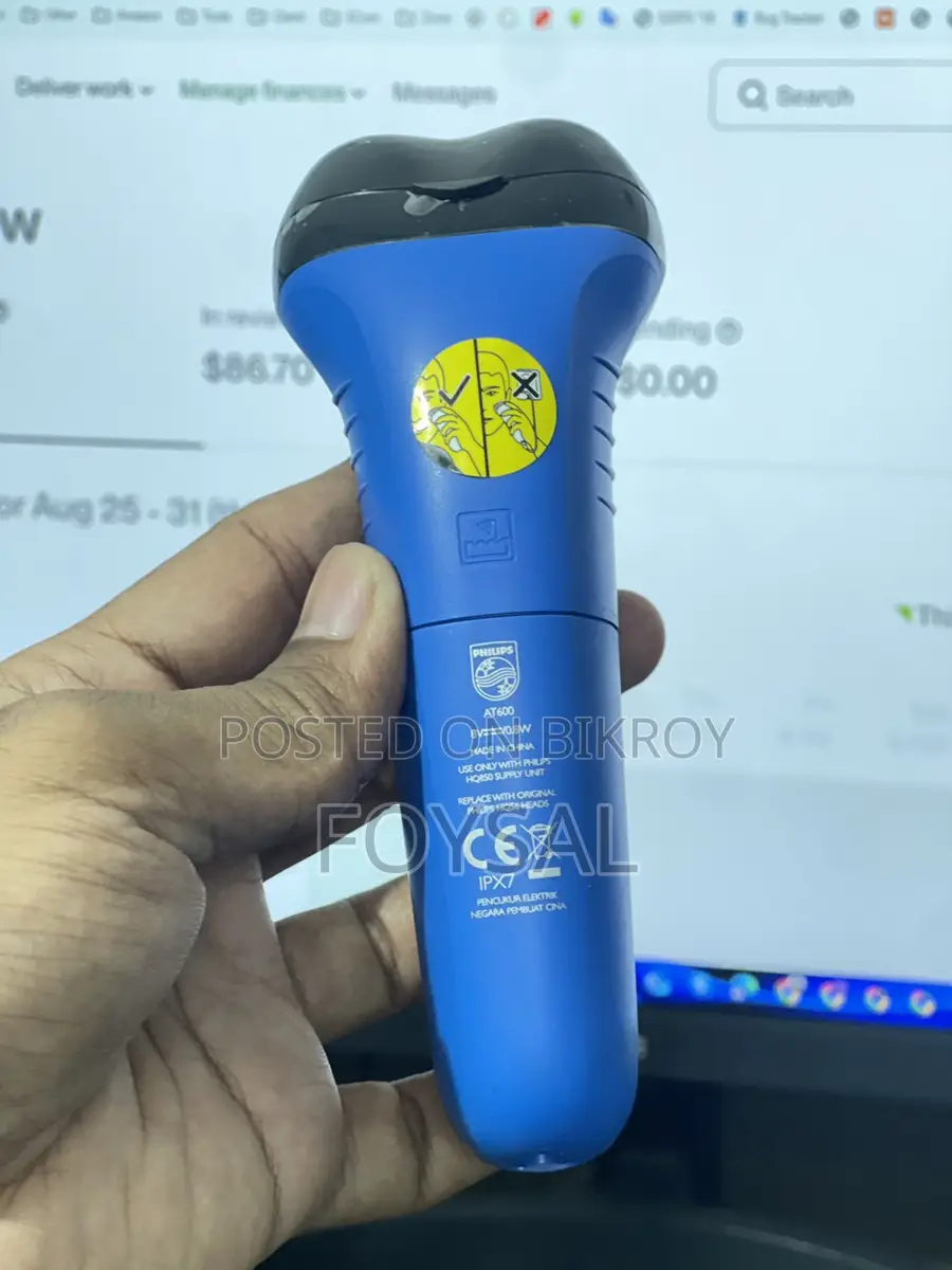 Philips At600 Aqua Touch Wet & Dry Electric Shaver