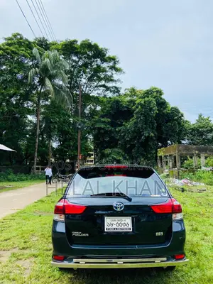 Toyota Fielder Hybrid 2018
