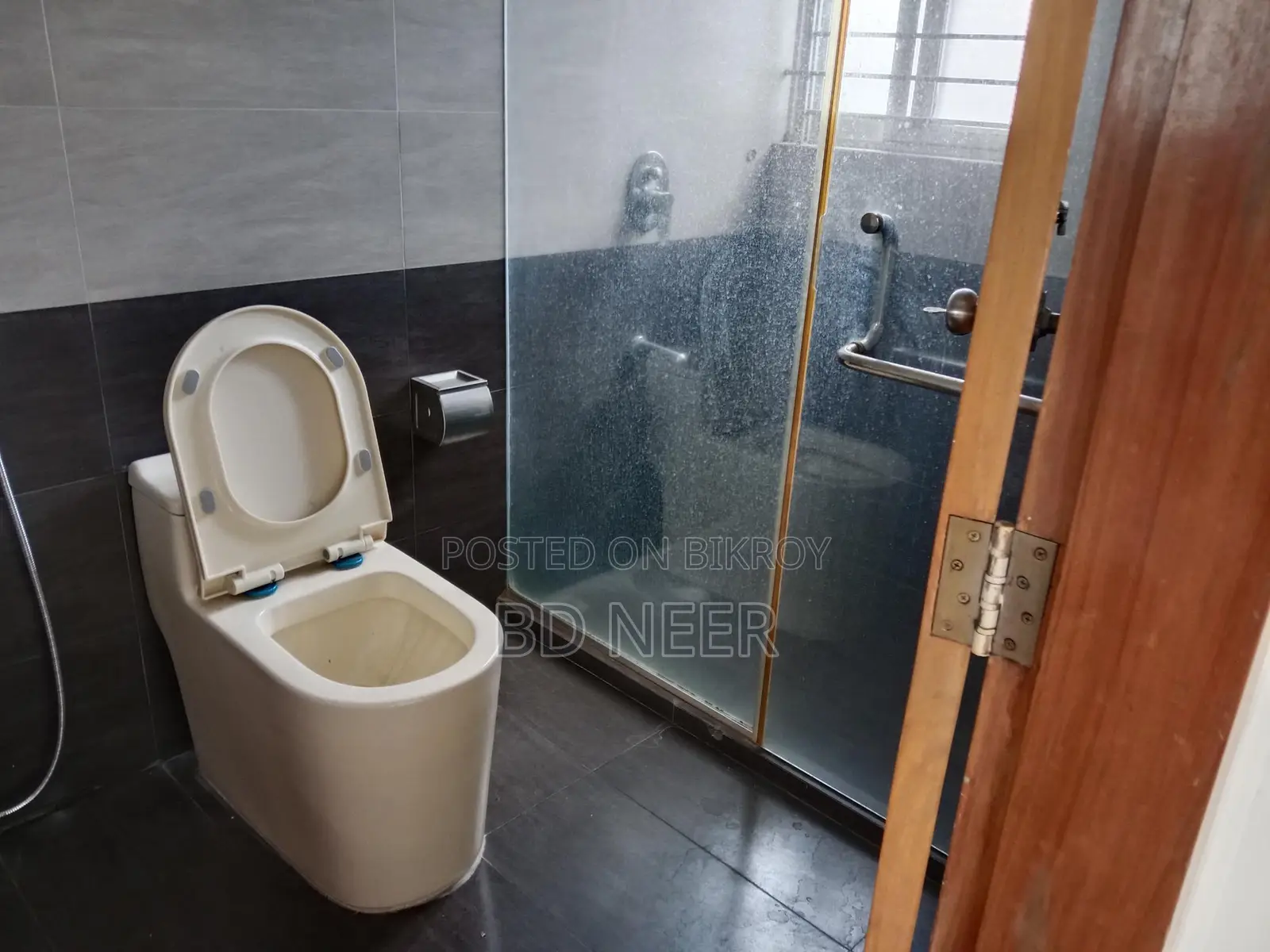 বনানী উত্তরে ২৮০০ বর্গফুটের চমৎকার ৪ বেডরুমের অ্যাপার্টমেন্ট উপলব্ধ