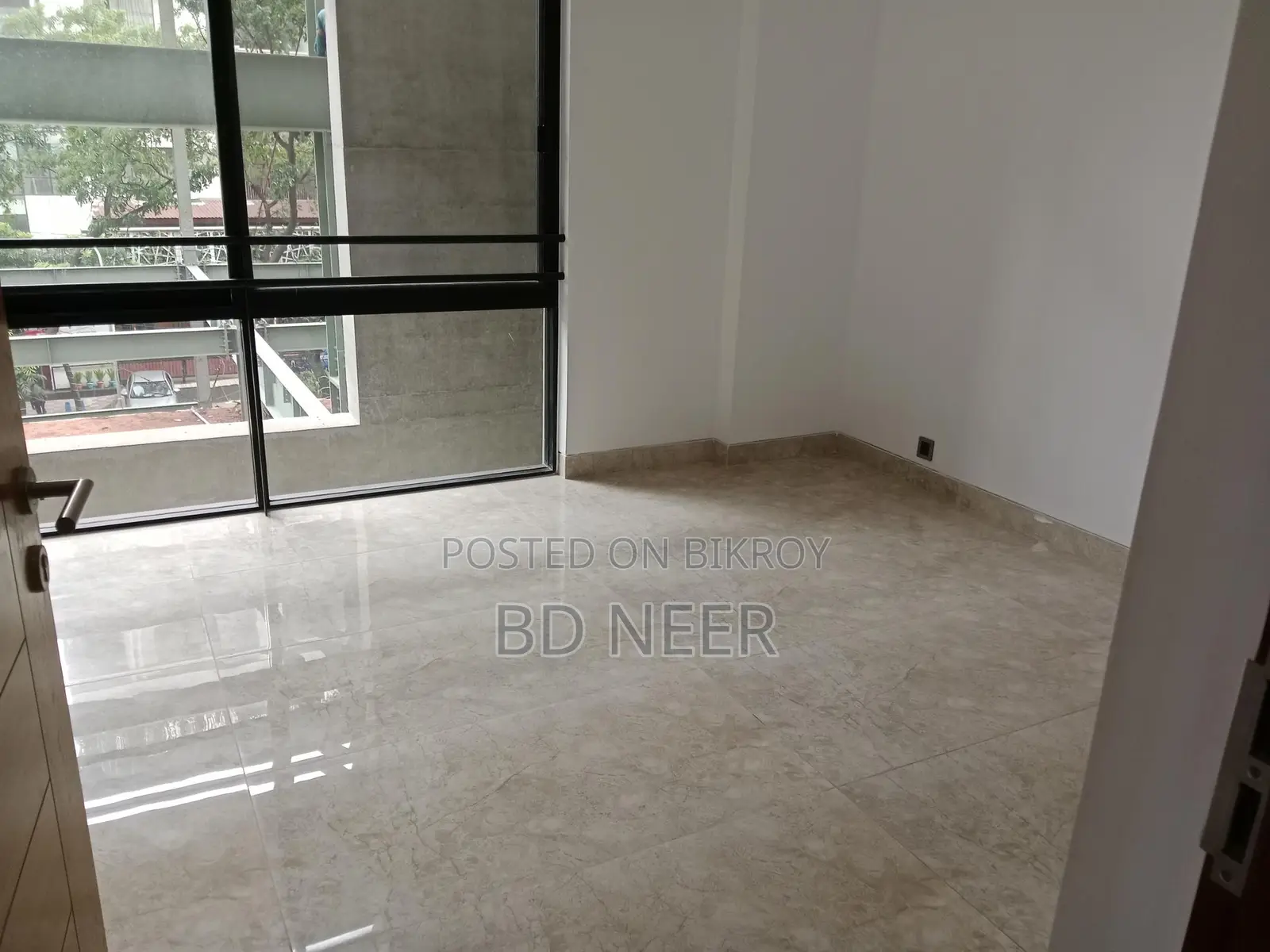 brand new 3 Bed room apt available in banani