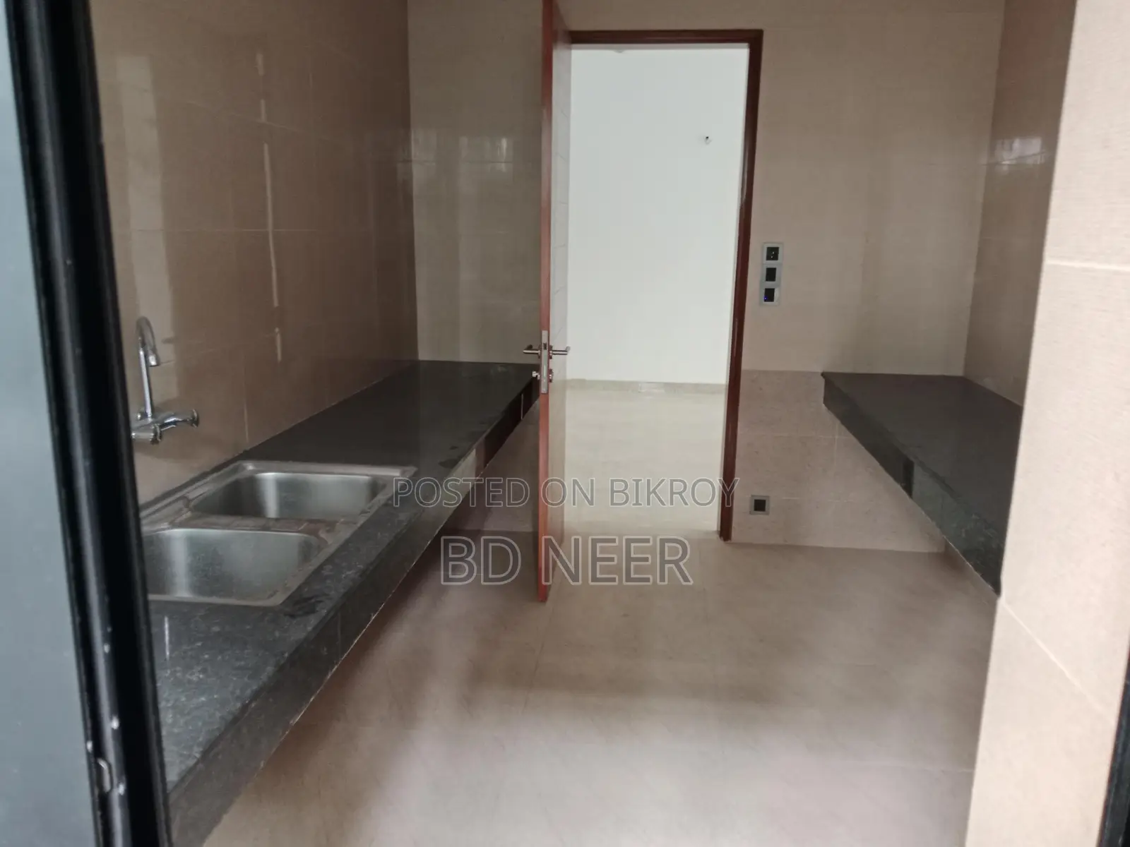 brand new 3 Bed room apt available in banani