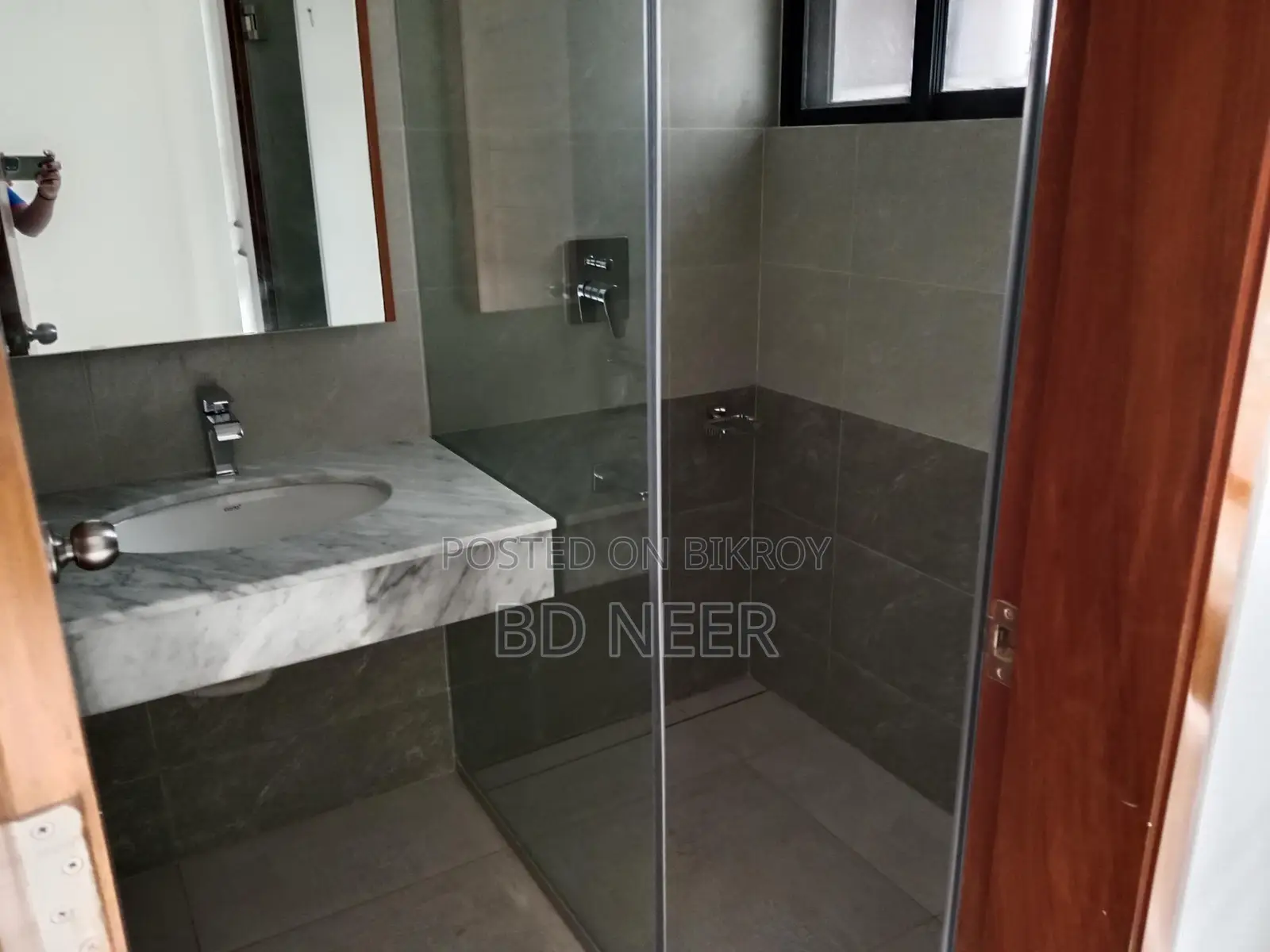 brand new 3 Bed room apt available in banani