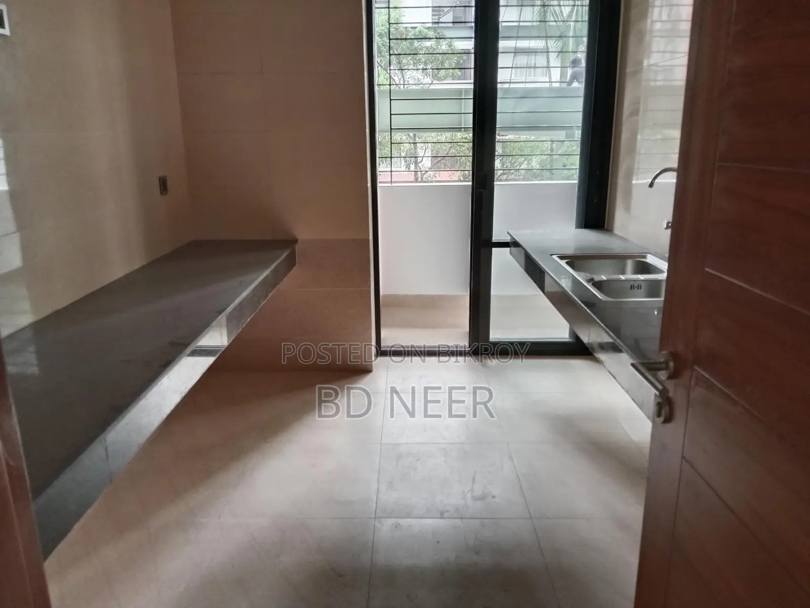 brand new 3 Bed room apt available in banani