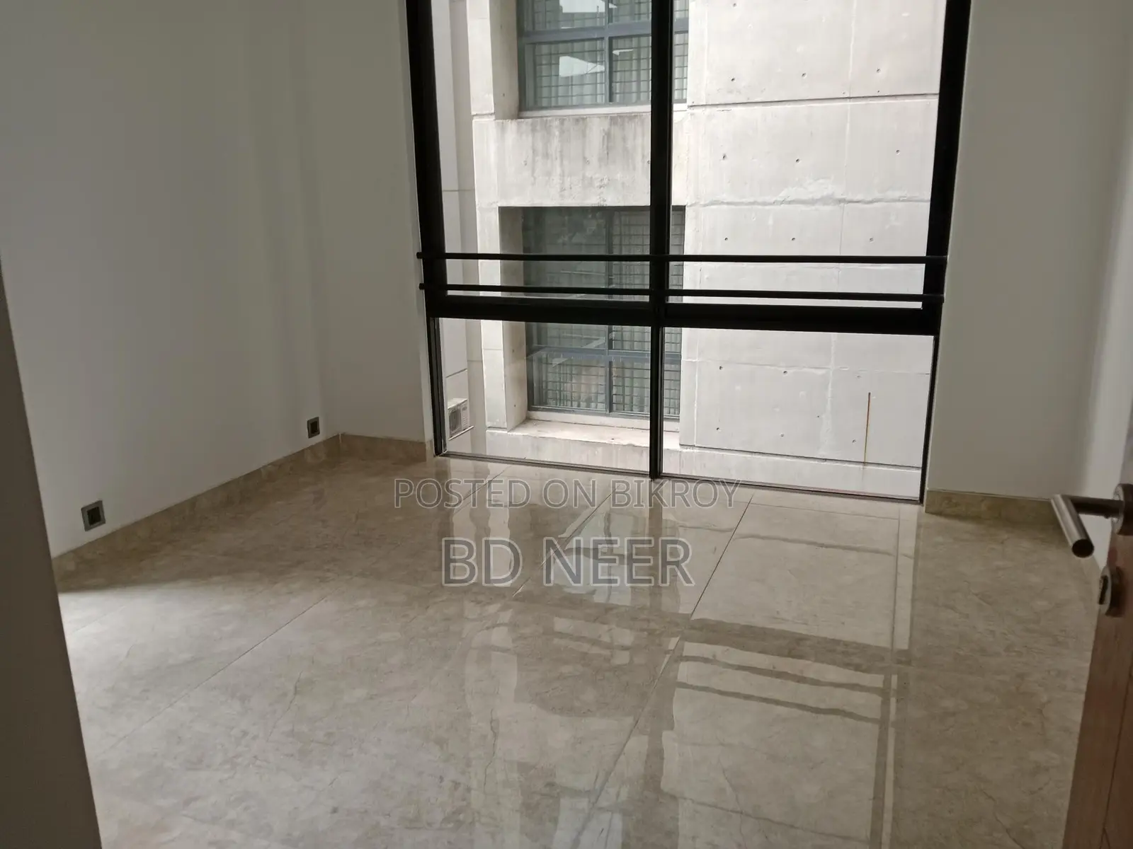 brand new 3 Bed room apt available in banani