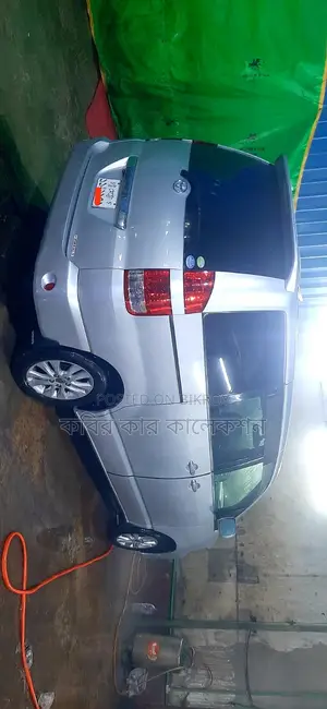 Toyota Noah silver 2005