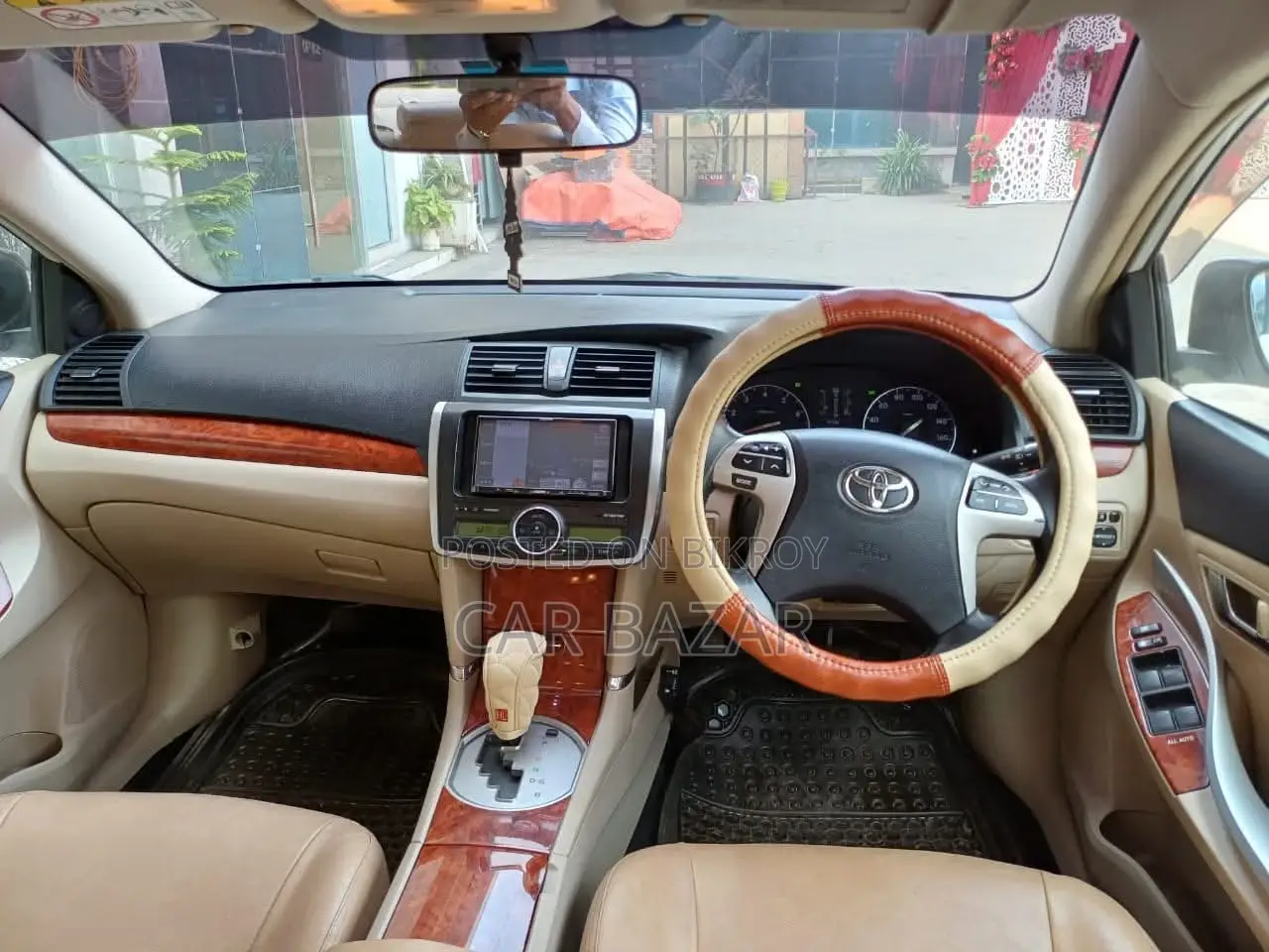 টয়োটা অ্যালিয়ন ২০১৫ সাদা