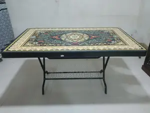 প্লাস্টিকের ডাইনিং টেবিল
