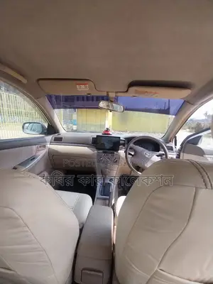Toyota Corolla white 2004