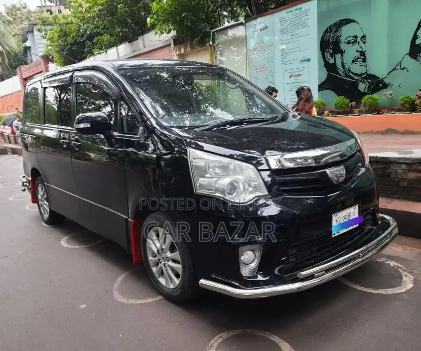 Toyota Noah X SMART PKG PUSH 2011