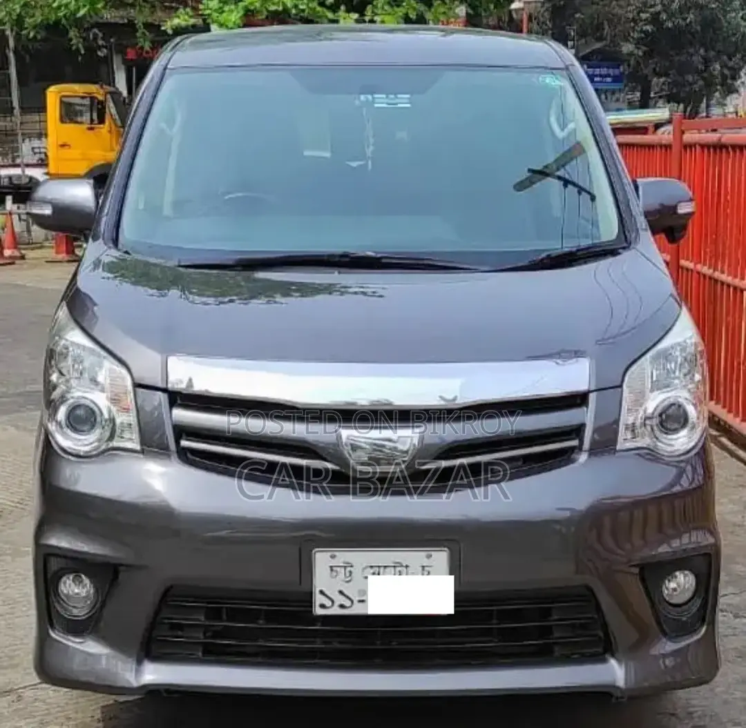 Toyota Noah X SMART MULTI VALVE 2013
