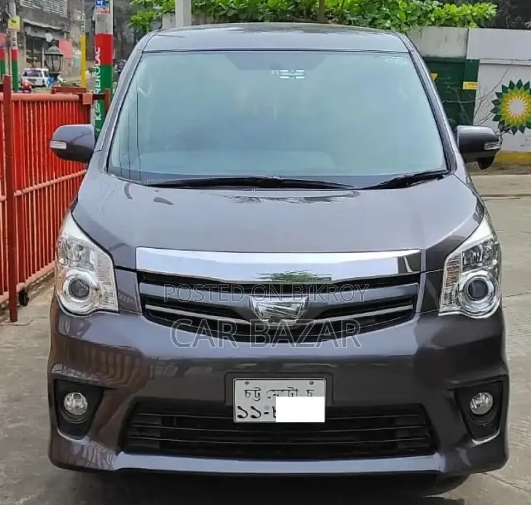 Toyota Noah X SMART MULTI VALVE 2013