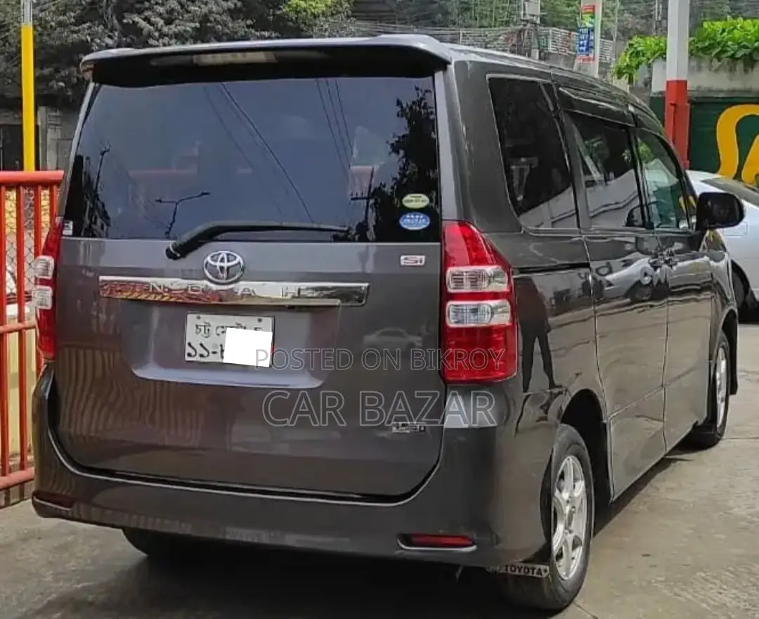 Toyota Noah X SMART MULTI VALVE 2013