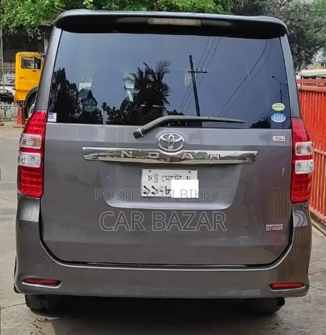 Toyota Noah X SMART MULTI VALVE 2013