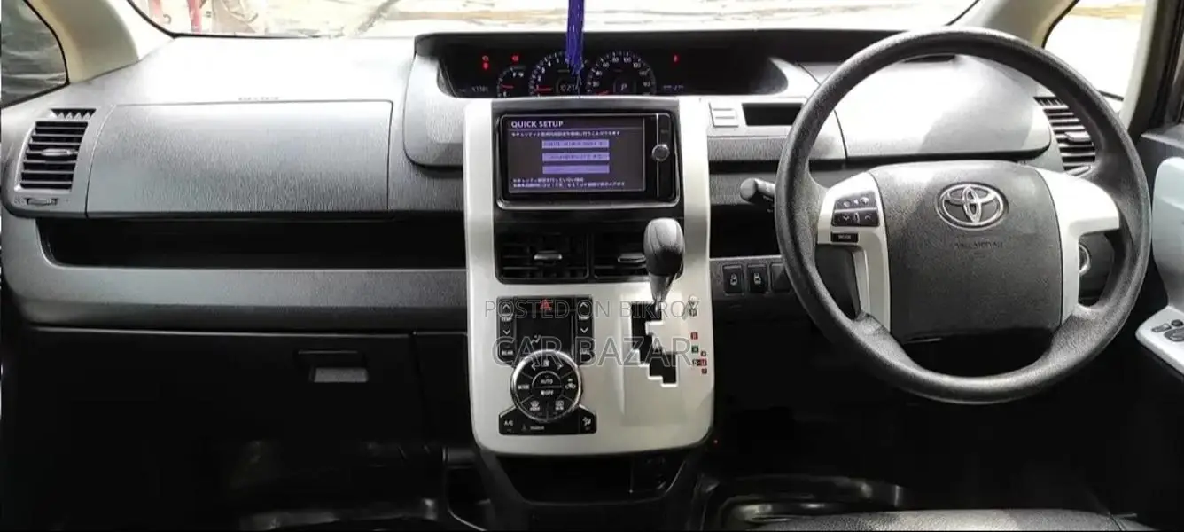 Toyota Noah X SMART MULTI VALVE 2013