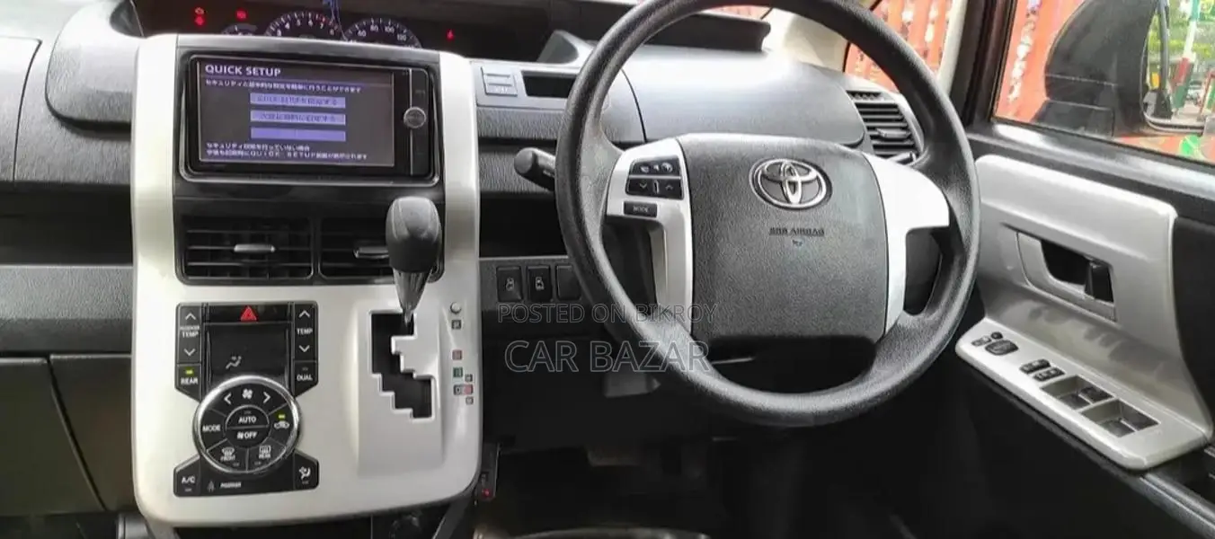 Toyota Noah X SMART MULTI VALVE 2013