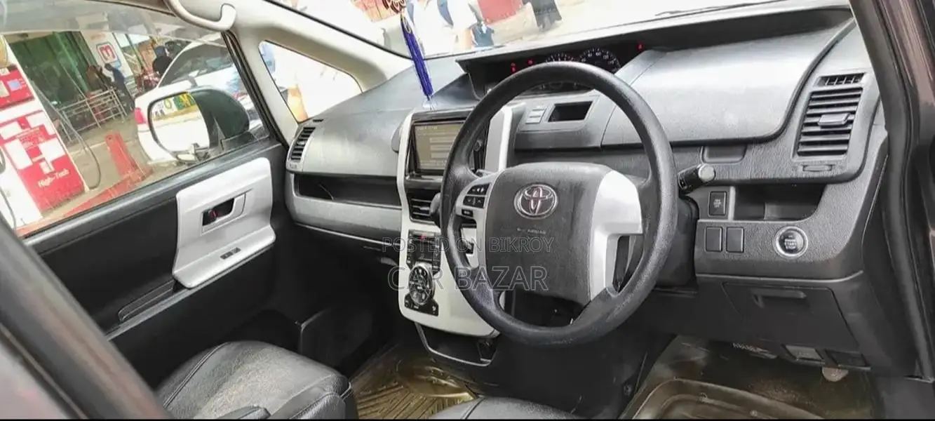 Toyota Noah X SMART MULTI VALVE 2013