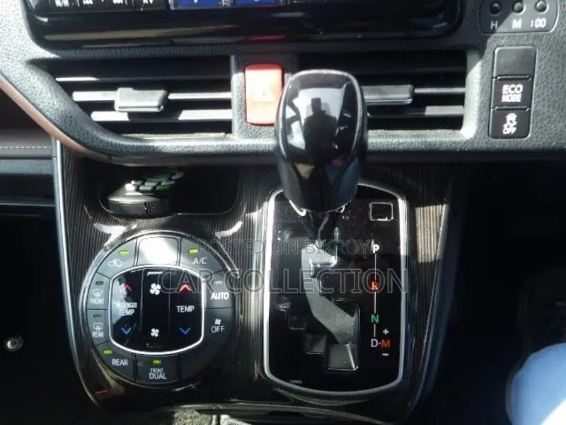 Toyota Esquire GI PREMIUM 2020
