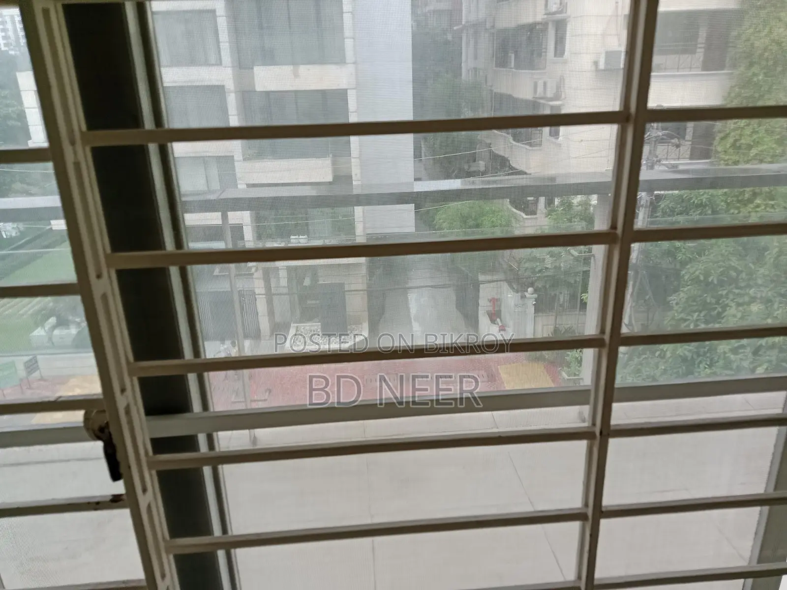 গুলশান ২ নর্থ সাইডে লেক ভিউ ৩০০০ বর্গফুটের ৩ বেডরুমের অ্যাপার্টমেন্ট ভাড়ার জন্য